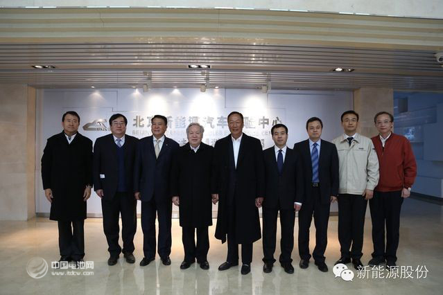富士康郭台铭造访北汽新能源 试驾绅宝EV电动车