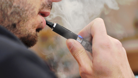 因电子烟电池过热突然爆炸 美国两处民宅失火 