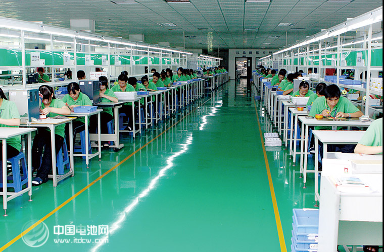 倍斯特品牌移动电源生产车间一角，图/中国电池网