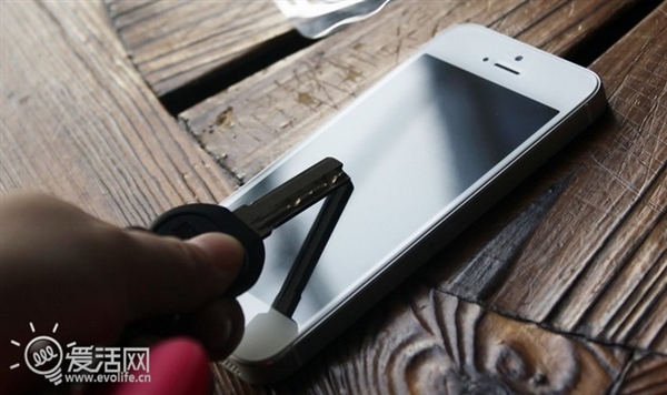 玻璃背后的战争：蓝宝石、大猩猩谁更好？