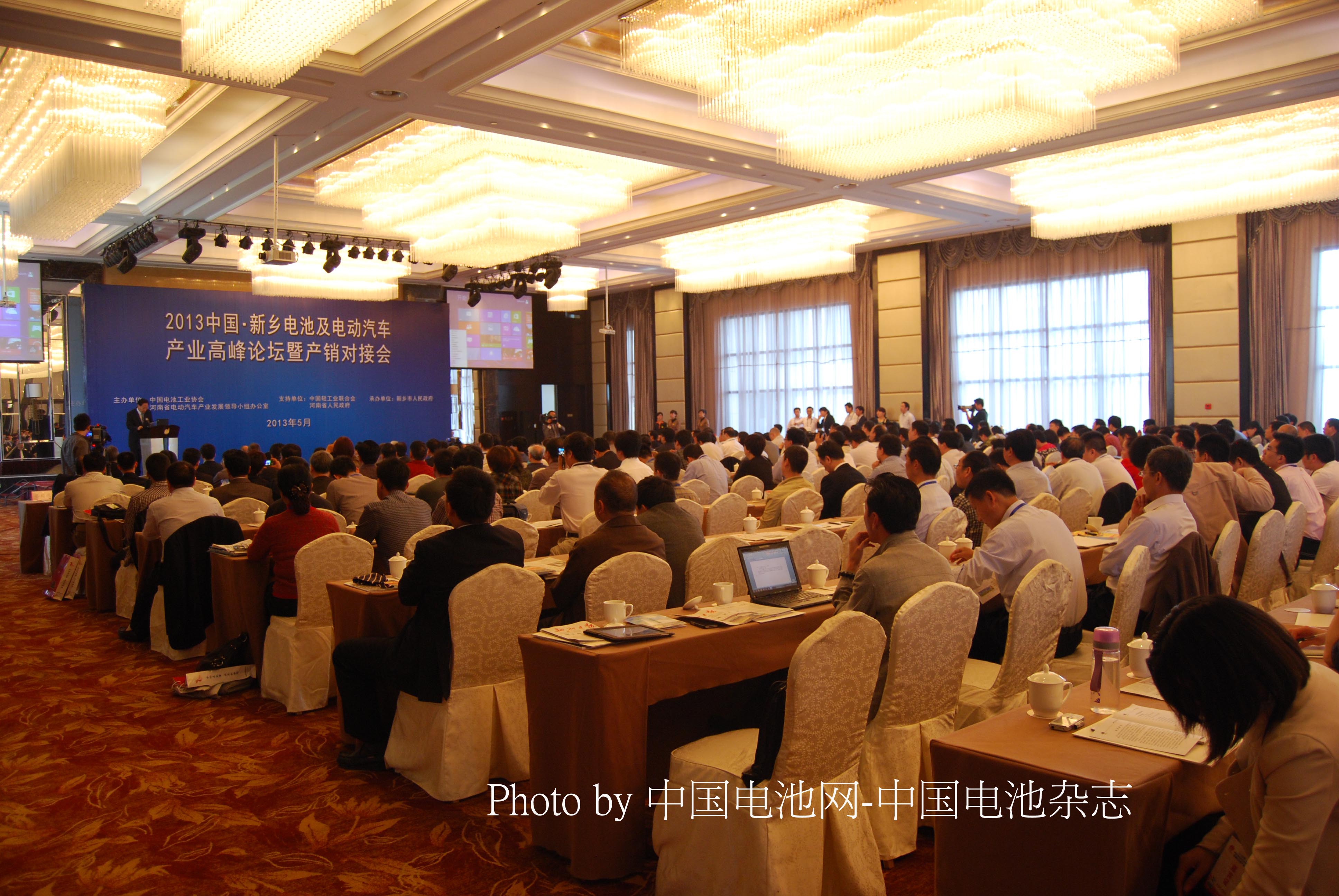 新乡电动出租车“扩编” 三位一体运营模式规模初显