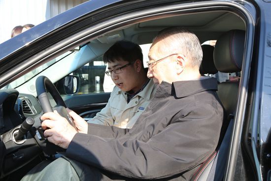 李岚清：坚定电动汽车发展路线和混合所有制