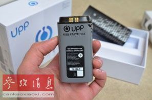 英国《新科学家》周刊网站1月7日指出，该电池最早是为没有输电干线的非洲部分地区设计的。这一消息是在2014年的拉斯韦加斯国际消费类电子产品展览会上宣布的。