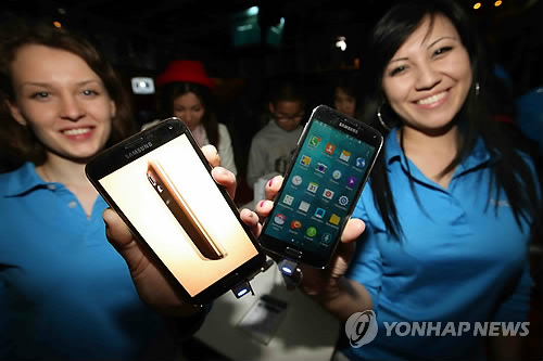 三星Galaxy S5智能手机热销 人气超Galaxy S4