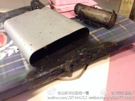 网友微博曝小米移动电源半夜自燃 灭火及时