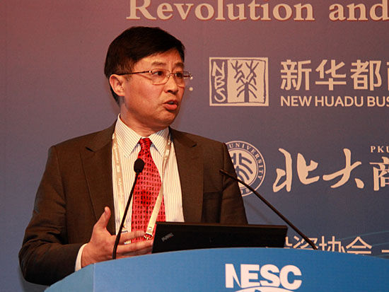 林伯强：以“量”化解电动车鸡和蛋的死循环 