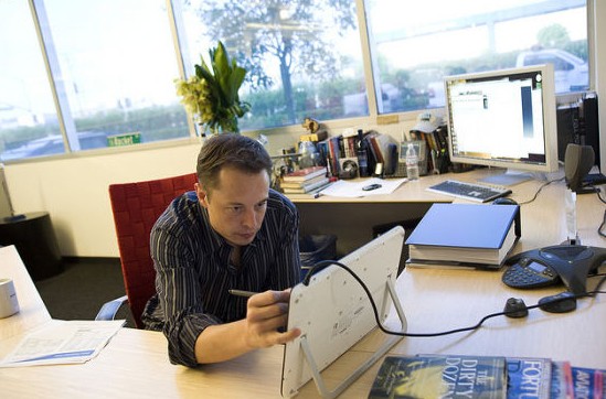 特斯拉马斯克三句狠话：感谢大公司的傲慢！