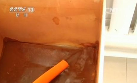 央视曝光鸡西石墨污染黑洞：居民饮用水漂浮油状物