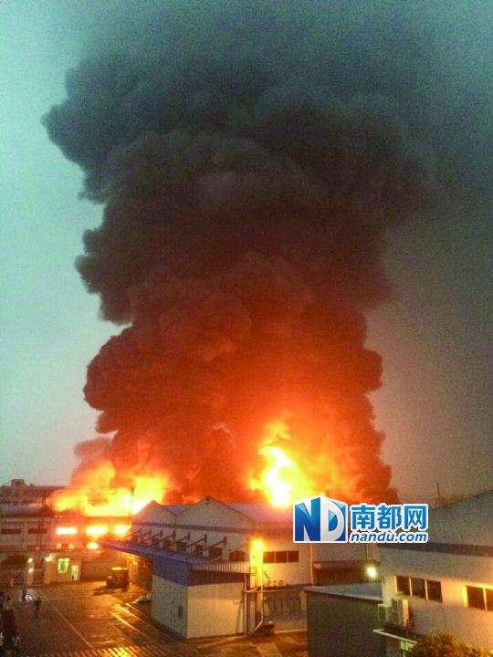 东莞欧亚非电动车厂起火 数千辆电动车被烧毁