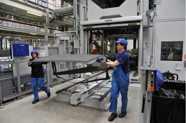 揭秘性感迷人的宝马i8：帅的一塌糊涂