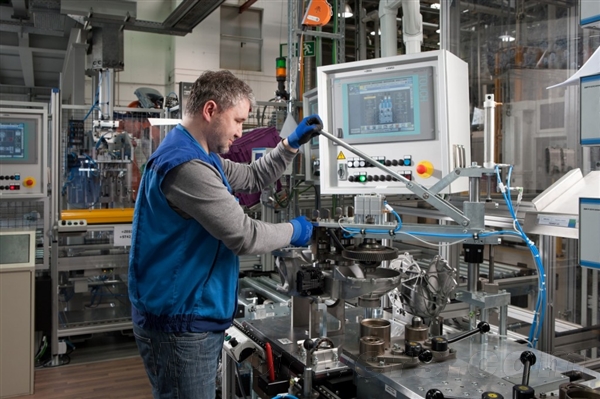 揭秘性感迷人的宝马i8：帅的一塌糊涂