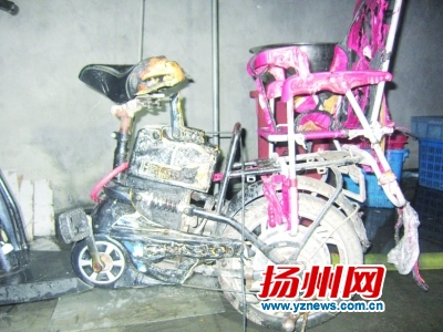 电动车充电爆炸引燃布料仓库 充电超过8小时存隐患