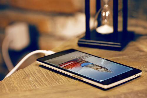 充电新技术五花八门 手机电池续航谁最给力？