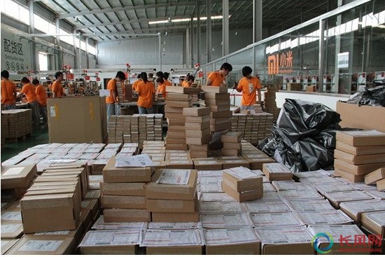 手机企业集体冲击小米模式 