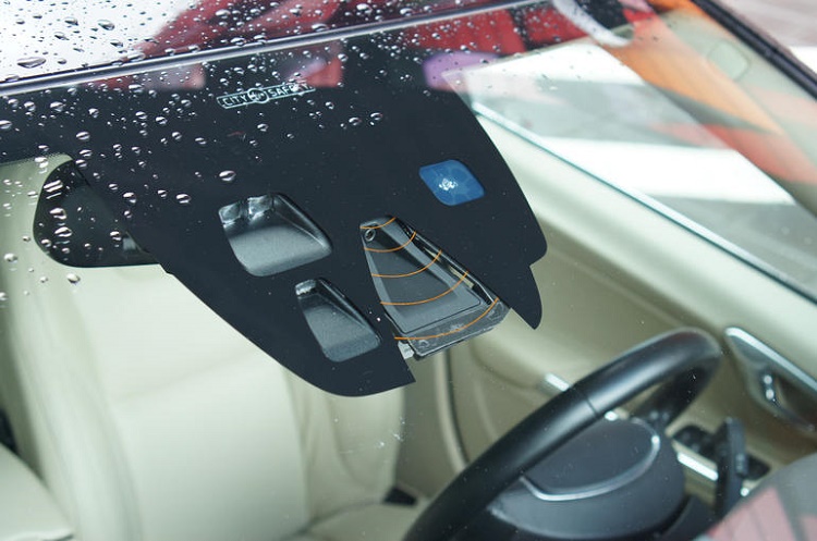 沃尔沃无人驾驶汽车传感器特写