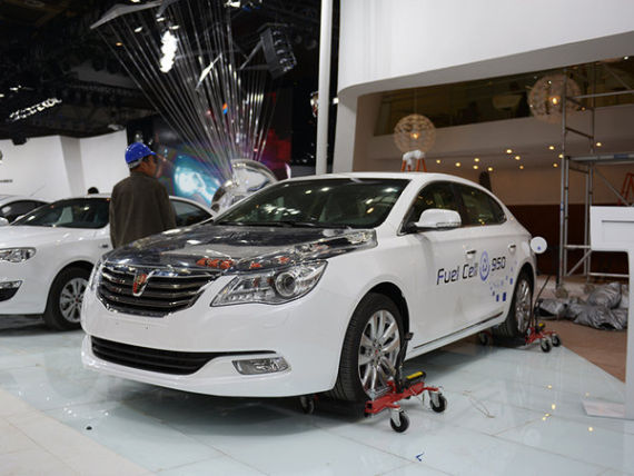 多方质问求答案：燃料电池国内外差异存几成