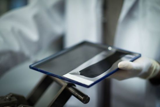 新型双碳性电池 充电速率为锂电池20倍