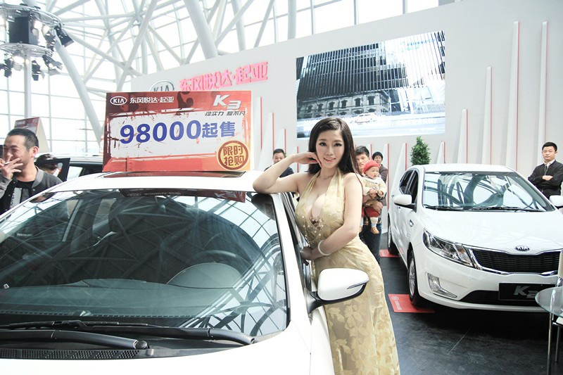 比亚迪“杠上”特斯拉：谁将赢得中国市场？