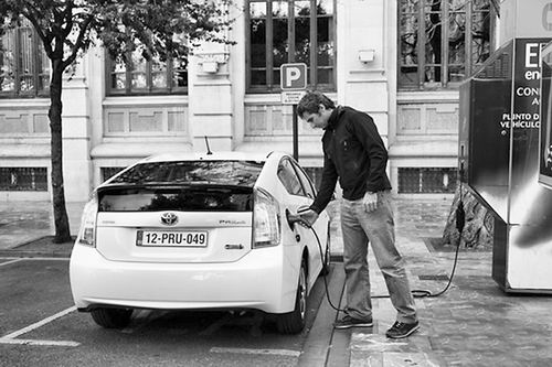 钠离子电池新能源汽车是当前国外车企研发热点