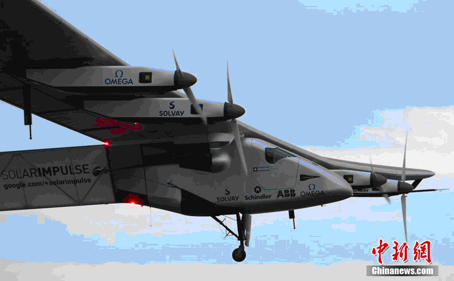 全球最大太阳能飞机瑞士首飞 宽72米1.7万块电池 