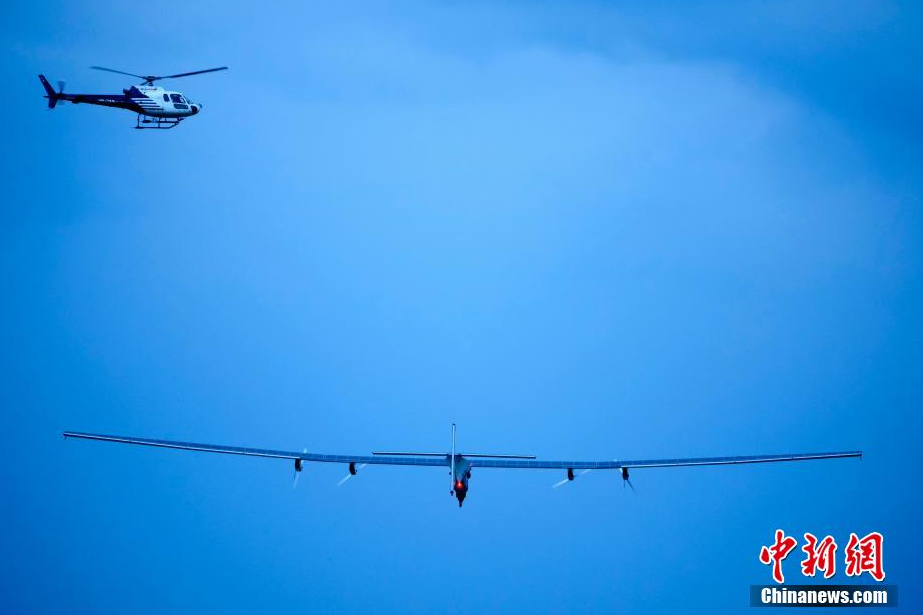 全球最大太阳能飞机瑞士首飞 宽72米1.7万块电池 