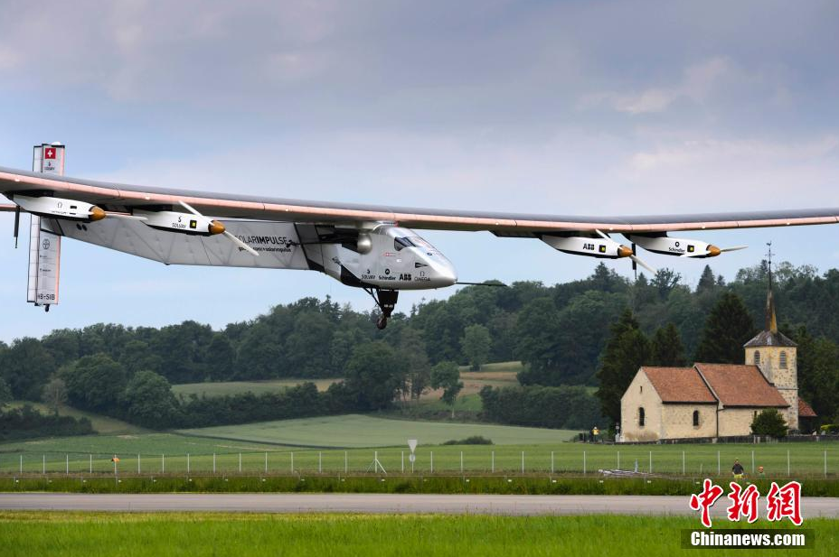 全球最大太阳能飞机瑞士首飞 宽72米1.7万块电池 