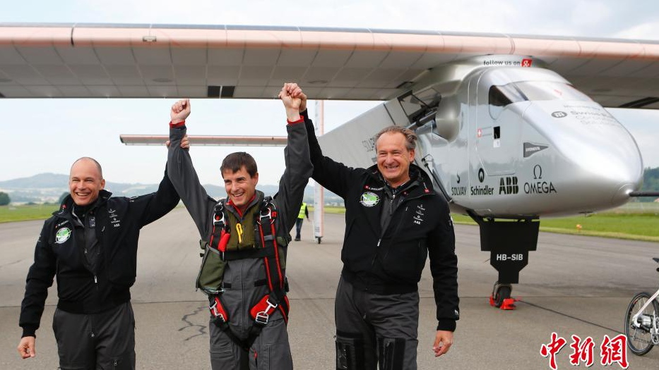 全球最大太阳能飞机瑞士首飞 宽72米1.7万块电池 