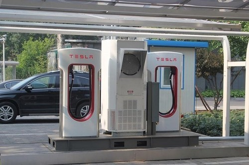 打消充电顾虑 特斯拉北京首个太阳能超级充电站建成