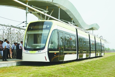 麒麟现代有轨电车昨成功上线试跑 设计时速达70公里