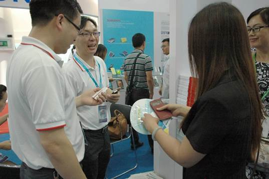 电小二移动电源成2014CIBF首日热点 观众便络绎不绝