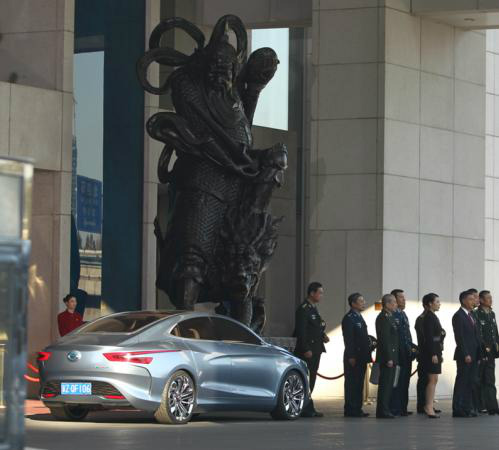 广汽传祺电动汽车E-jet“出演”《变形金刚4》