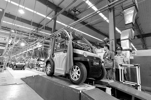 首批100台锂电池动力大阳低速四轮车在河南下线