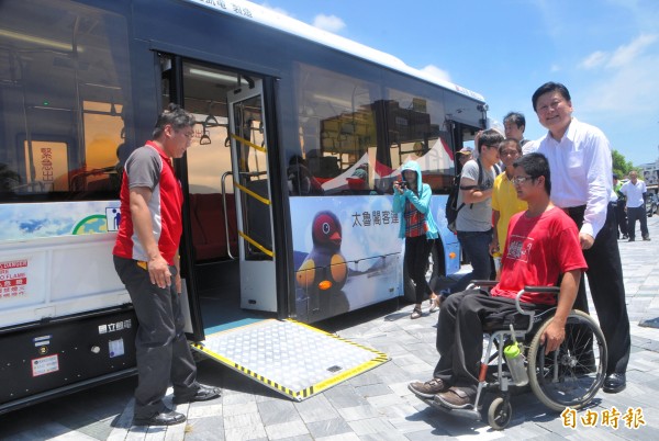 台湾花莲立凯电动公交车“太鲁阁号”开跑