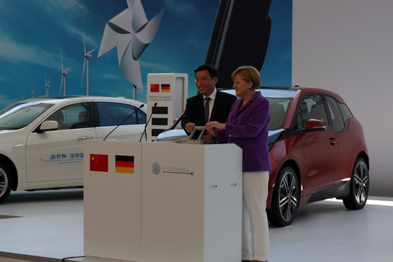德国总理默克尔见证：中德电动车充电接口统一