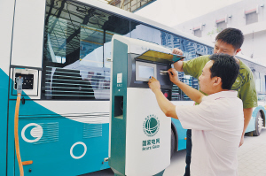 河北首座新能源汽车充电站 30分钟即充满