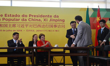 习近平见证比亚迪铁电池项目签约