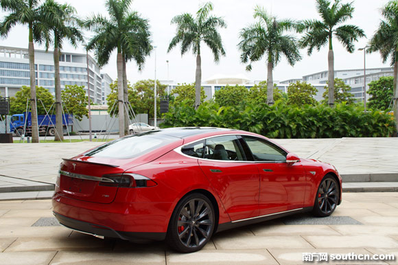 特斯拉正式进入华南 深圳首个超级充电站启动