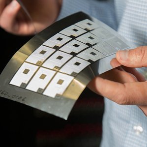 可弯曲超薄打印电池问世 和美国军方合作为传感器供电