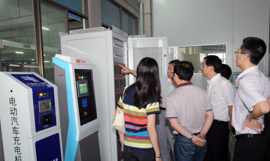 电动汽车充电设施标准化建设调研组走访易事特