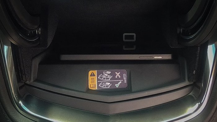 干掉充电线！凯迪拉克提供手机无线充电服务