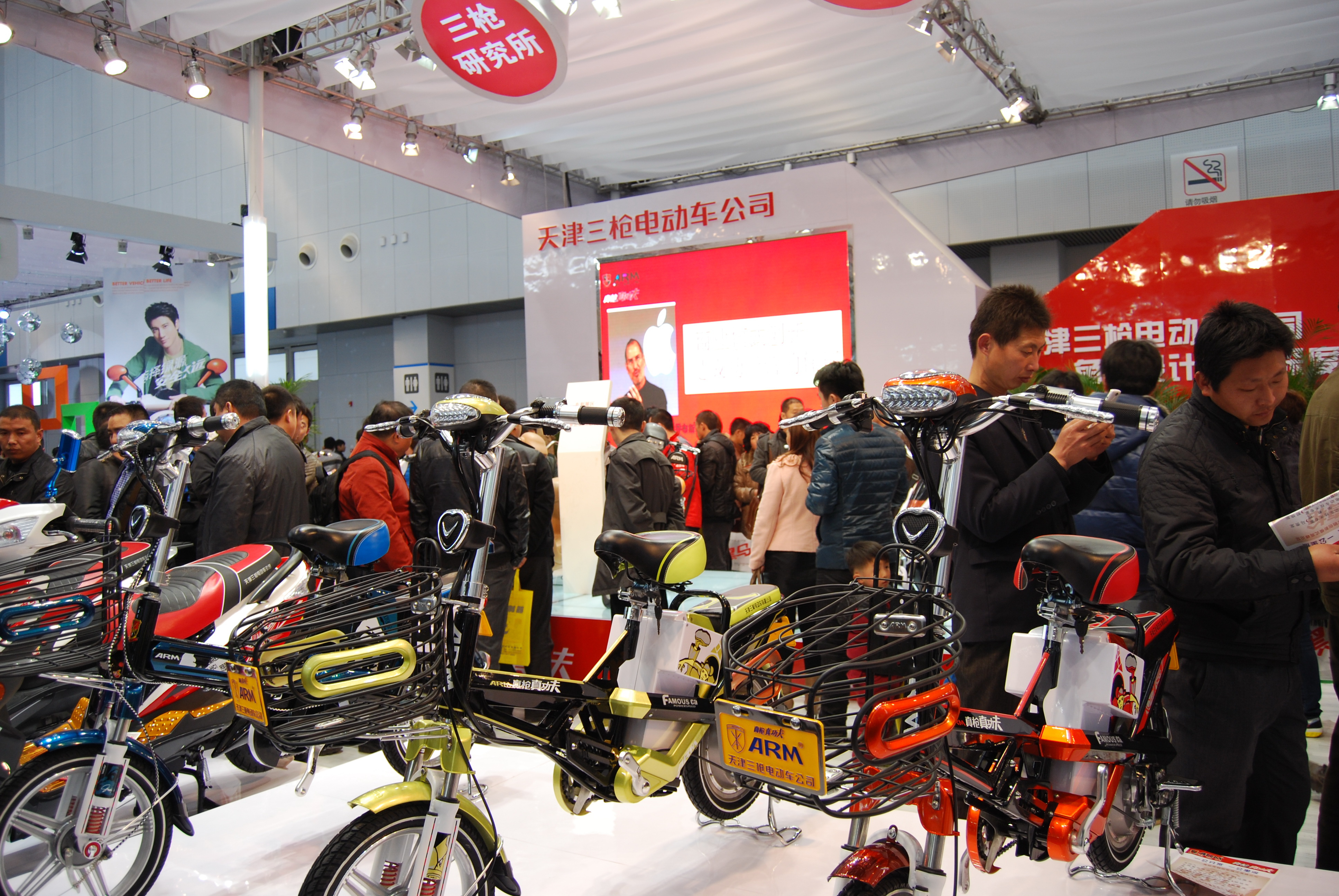 伦镍逼近2万美元 电动自行车电池逆天低价