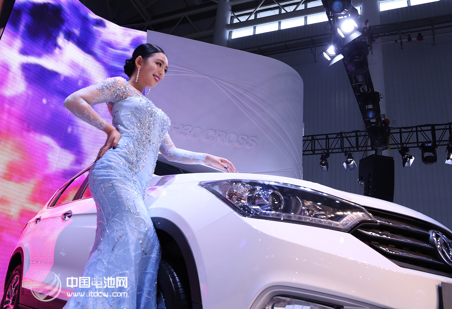 新能源汽车大众化 充电站建设市场化亟待提速