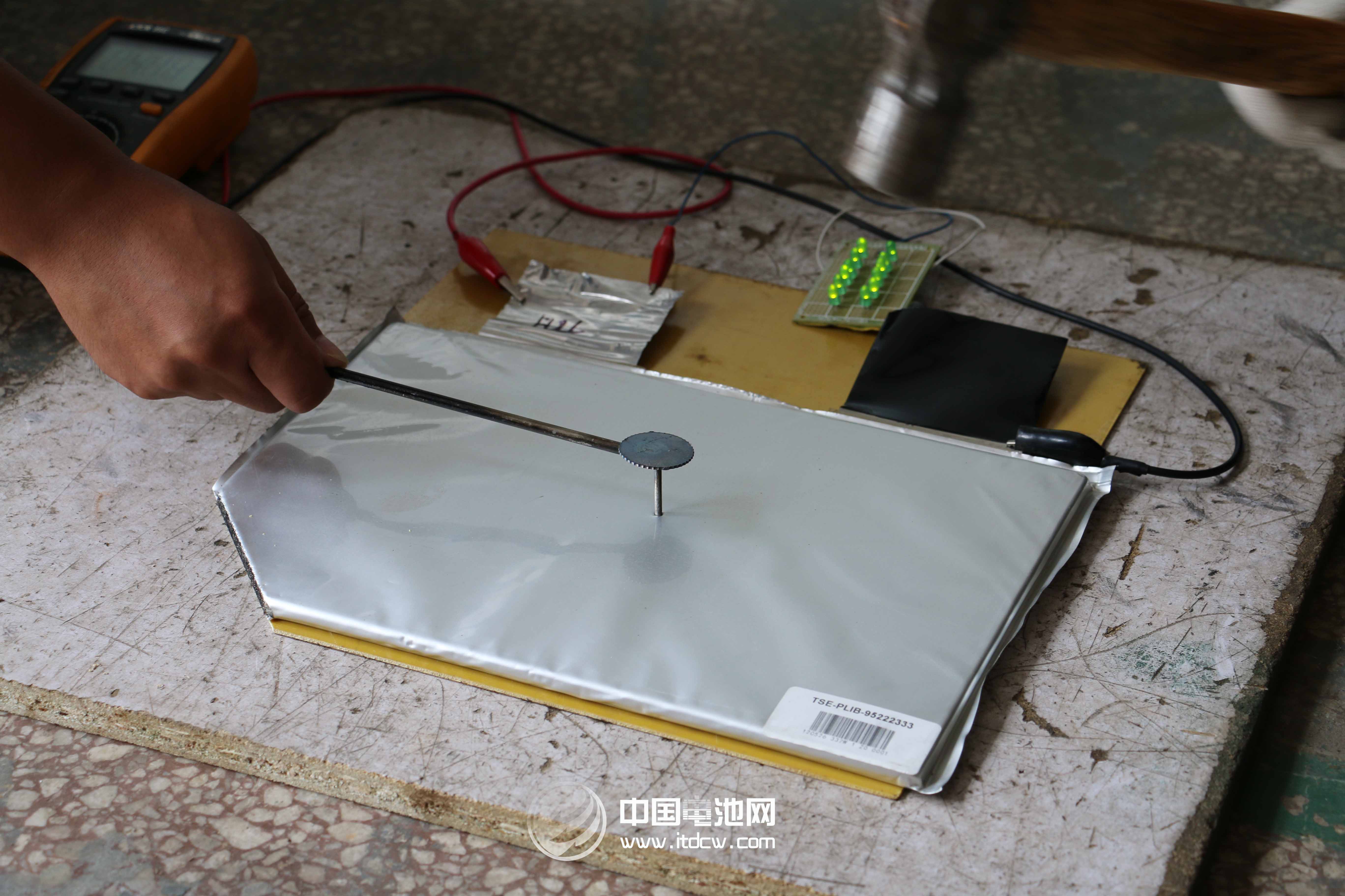 众企抢滩产能过剩 锂电池行业面临监管  