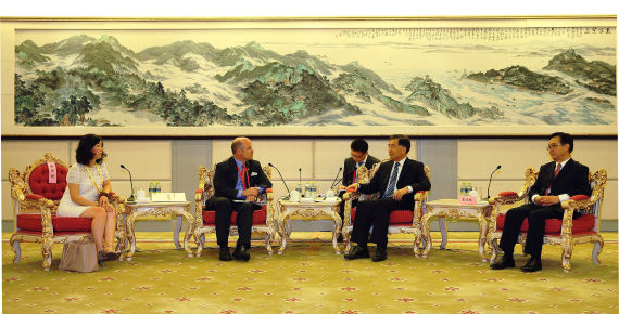 汪洋会见特斯拉吴碧瑄：拟放松制造业准入