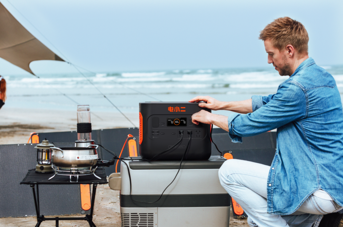 太阳能快充最快2.5小时充满 电小二光充户外电源2000Pro发布