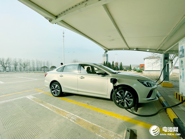 上海新能源汽车保有量达71万辆 上半年新注册登记8.6万辆