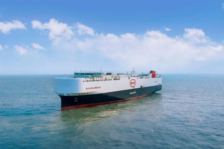 比亚迪首艘汽车运输船交付离港 去年月均出口突破2万辆